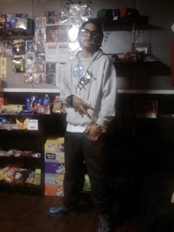 piggybank_cash's tweet photo. At the infamous 1 stop shop 600 block @4flavaz http://t.co/3pkMxJFB