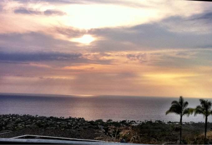 #travelworldradioshow My view of the sunset rt now http://t.co/cKXTbsN4<a href="/tag/travelworldradioshow"class="tags">#travelworldradioshow</a>