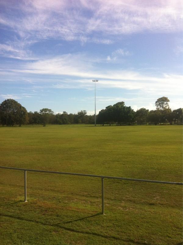 rockwiz38's tweet image. Big turn out for the footy clinic this Arvo in bribie #notdoing