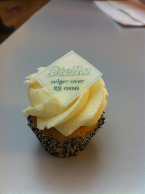 stellamagasinet's tweet photo. Har fått opplagstallene idag og er så stolte og glade! Liten cupcake, stort tall! http://t.co/iCZX2Zgb