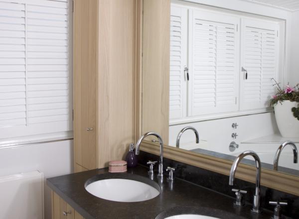 Shutter_Partner's tweet image. Badkamer voorzien van shutters