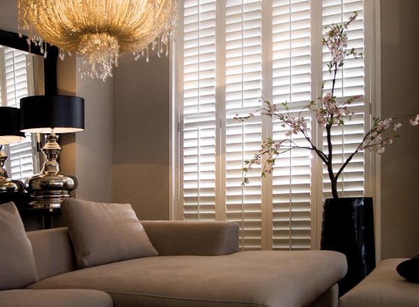 Shutter_Partner's tweet image. Woonkamer voorzien van shutters