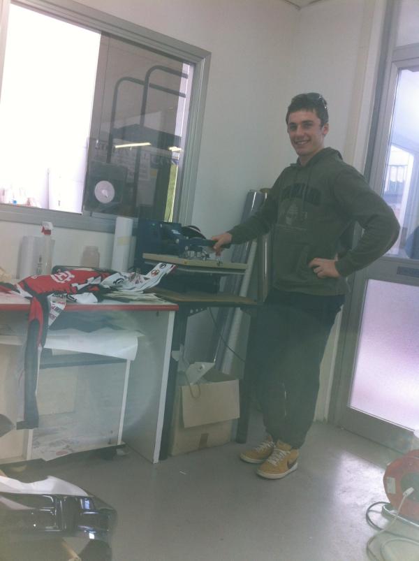 MatteoZanetti3's tweet photo. @alelupino77 Qui peró fa finta di lavorare http://t.co/WbIr0kDV