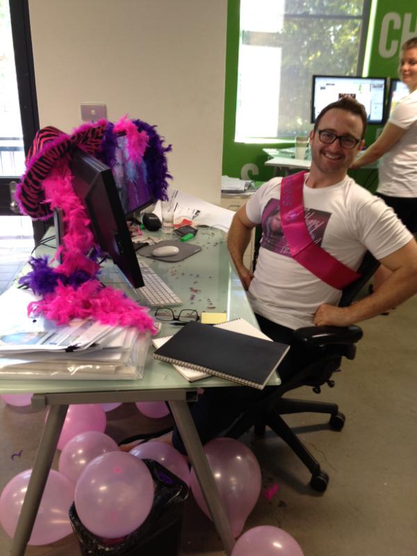 futurefriendly_'s tweet image. Today is our Art Director, Peter's, birthday! Funnily enough, it's also #KylieMinogue Day!!! Fabulous :)