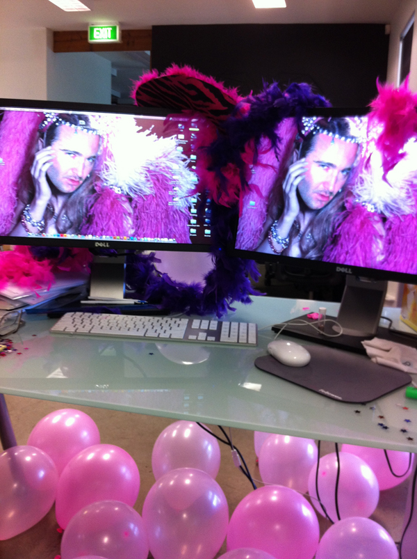 futurefriendly_'s tweet image. Pete's desk got Kylie-fied! #HAPPYKYLIEDAY