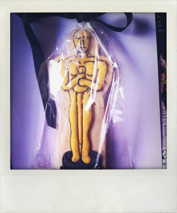 GlamourParis's tweet photo. Nous aussi on a rapporté un Oscar de Los Angeles. On va le tester au goûter. #frenchrule http://t.co/Si02871K