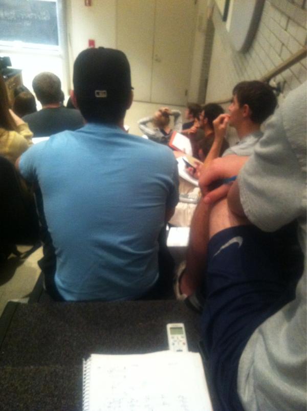 kaitdeetz's tweet image. We all pay thousands in tuition to sit in a row on the stairs????? #utexasproblems #mybutthurts