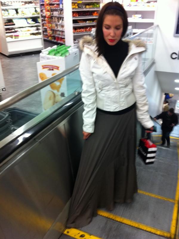 andyescalona's tweet photo. Me atore jajajajaja  #LaJohnson me tuvo q cortar mi faldita
 http://t.co/fqLZyjv0