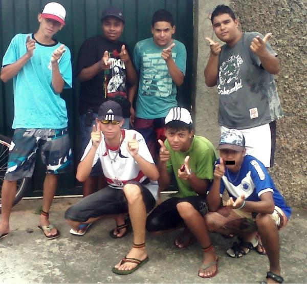 ToniHenrique10's tweet image. @DuDask_ @PauloVitor_8 @MENORDOGUETO_ @ToniHenrique10 #Netim #Lucao #Rafael , Roleezin pelaa ordi &apos;