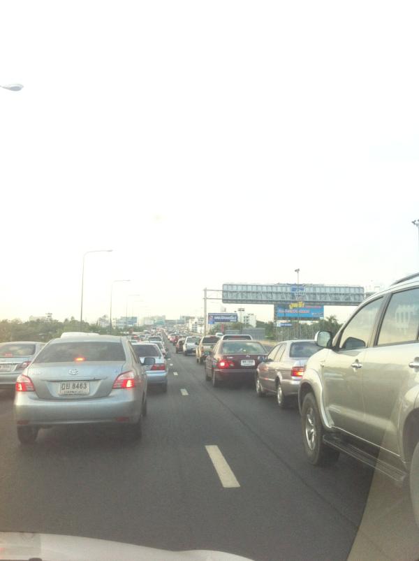 Reporter_js7's tweet photo. 07.29น. ทางด่วนแจ้งวัฒนะขาเข้า รถหนาแน่น เคลื่อนตัวช้าก่อนเข้าด่านประชาชื่น http://t.co/jov0NIXa