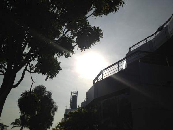 ValeYellow46's tweet photo. @realdjralf questa è la situazione attuale a Sepang.caldo e sole.le previsioni dicono brutto fra qualche ora. http://t.co/MEiXMzWo