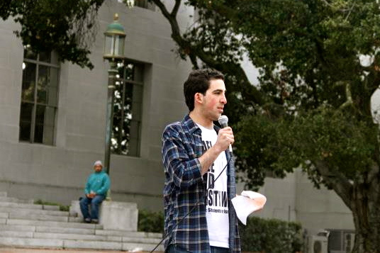 CalLovesIsrael's tweet photo. @jfreeman1 Joey Freeman ASUC External Affairs Vice President speaks at #Israel peace rally! http://t.co/hkY0GUZ5