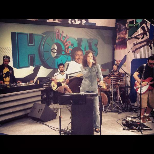 instigadoficial's tweet photo. @DustanGallas passando o som com a @ceumusic para gravação do Altas Horas, o programa vai ao sábado! 03/03! http://t.co/2Bi5uWZM