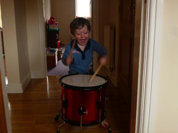 andrewgreen's tweet photo. Love... you're working in your home office, you've got your headphones on, and all of a sudden it's "HI DAD!" http://t.co/9sEoRGUD