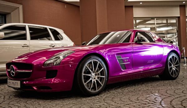 MercedesDaily's tweet photo. Another pic of this SLS....thats right, purple. #AMG http://t.co/FKcH7UqO