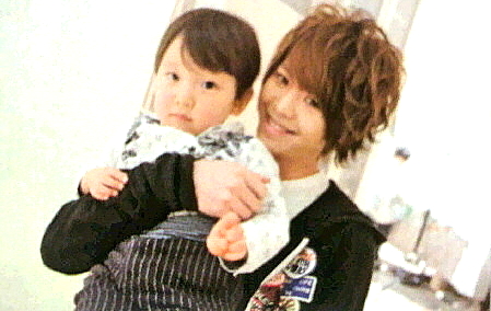 かわいい赤ちゃんはい？私のような...ハハ...冗談。 ^^