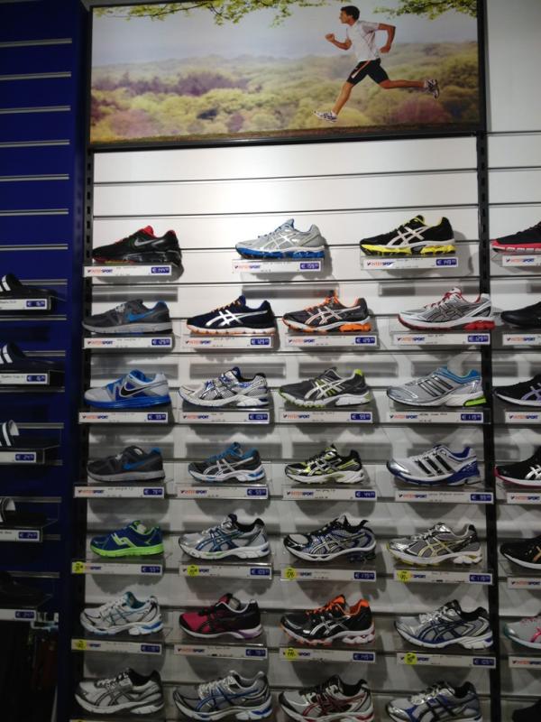 intersportGoes's tweet photo. Begin je met hardlopen kom dan naar @intersportGoes voor nieuwe schoenen wij helpen u graag http://t.co/0trHazrO