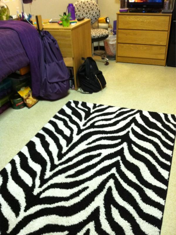 morganfhoude's tweet image. Thank you washer for cleaning the rug that I hate! #itsclean