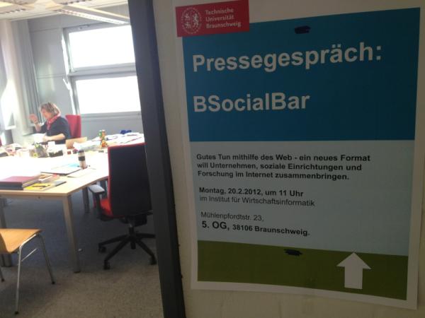 BSocialBar tweet media