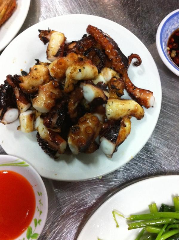 Em_Nguyen's tweet photo. Just had a Vietnamese dish BBQ octopus " not bad..." http://t.co/sLxK3DzV