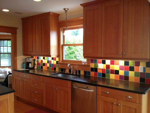 timpittspdx's tweet photo. This kitchen made me happy.  Cheap colorful tile and beautiful cabinets. Simple and wonderful http://t.co/d0TV3P0O