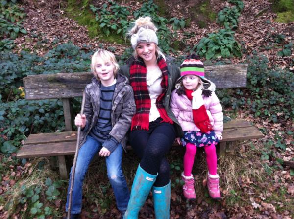 tweetingcamera's tweet photo. This is to remind me of my little gorgeous family when I am in London. Plus I need a new phone background. @KateGowing http://t.co/zHn8Kb10