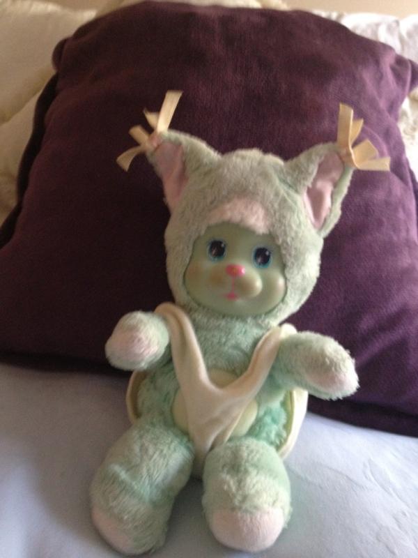 salliegurg's tweet photo. @KatieZeiss Kitty-Bear is so cute http://t.co/JuQ5boia