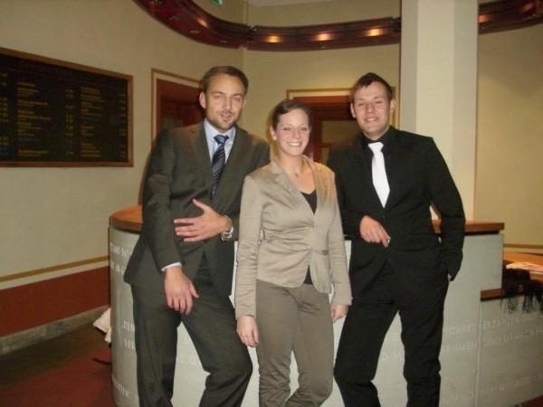 CatmanITB's tweet photo. Messebau in Zusammenarbeit mit Atelier Verfürth - Wir machen passend, was nicht passt! (v.l. Stefan, Lisa, André) http://t.co/MCPf8eAf