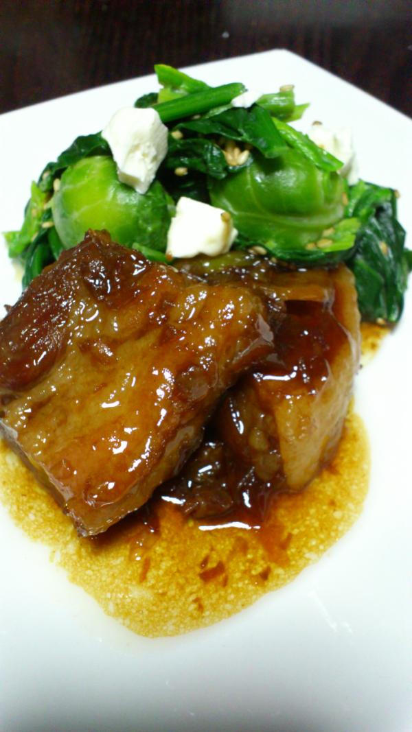 goodspeed0613's tweet photo. 豚バラの角煮、芽キャベツとほうれん草のごま和え。 http://t.co/YExVVVxi