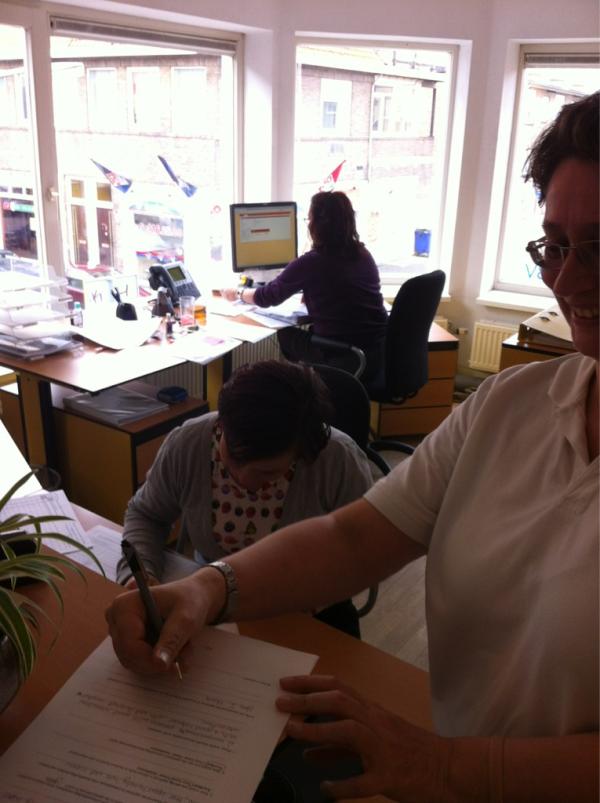 ackenzorgmaat's tweet photo. BabyBOOOOOM, wat is het druk! http://t.co/GnQMQtJB