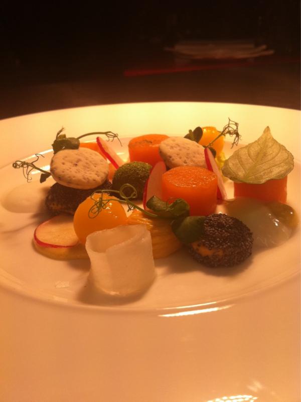 denieuwewinkel's tweet photo. Pompoenhummus met maanzaad, radijs en geitenyoghurt... (@uitetennijmegen) http://t.co/GtpbYnt7