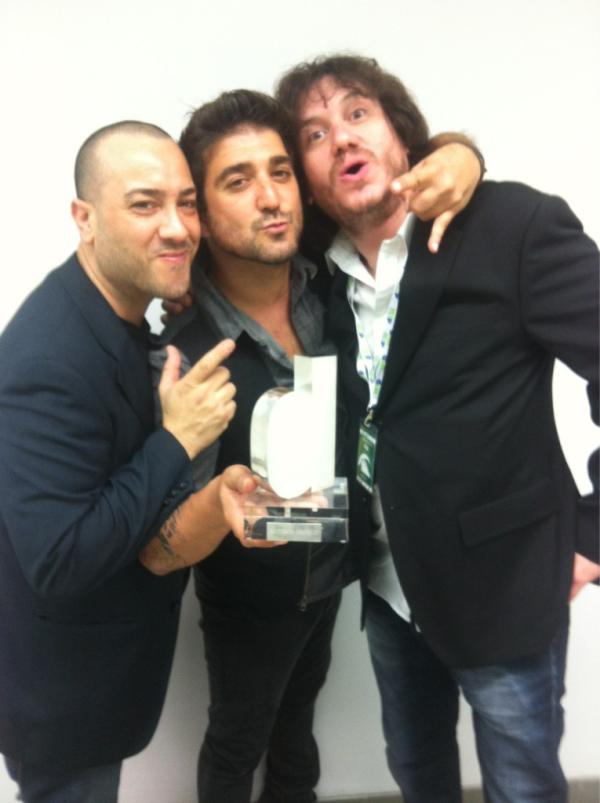 ponlo_es's tweet photo. Querido @Andres_Saavedra este premio va por ti!!! @antoniorozco @xaviperez11 @ponlo_es http://t.co/9wllSdbo
