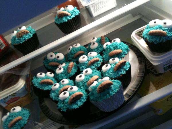 IvfChez's tweet image. Check out the cupcakes I made on saturday!
