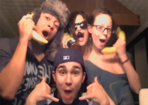 FCO_JSAC's tweet image. video with justin,ashley,selena, alfredo,carlos,sammy,martin,logan,kendall, dustin,moises,mateo,kimberly and carly