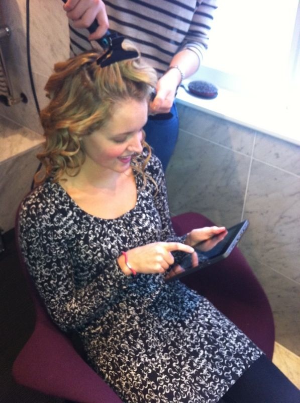 Vanmorgen lekker met m'n @ZeroBrands tablet in de make-up!! Fijn :-D!!!