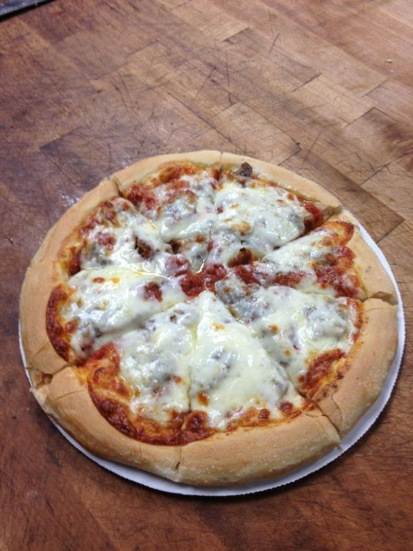 cliff_pd's tweet photo. Cliffs Pizza http://t.co/A8hbJ0oT