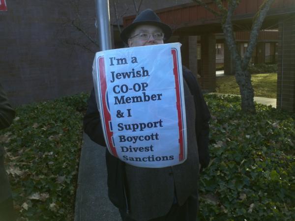 ism_usa's tweet photo. RT: @tescdivest: A #Jewish voice for #olympiafoodcoops #righttoboycott http://t.co/YfD9Dl5t #BDS #Israel #Palestine