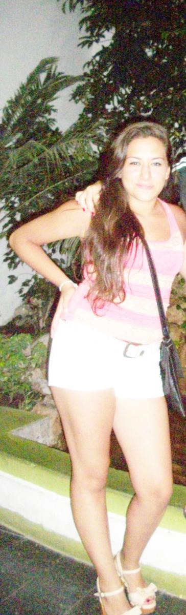 MeliChurri's tweet photo. Como me gustaria estar ai mui lejos de todo, sin qe me importe nada http://t.co/h09pKYAD