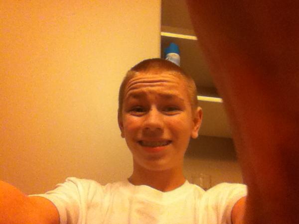 aidanhartwig's tweet photo. New buzzcut http://t.co/rCA77u1Y