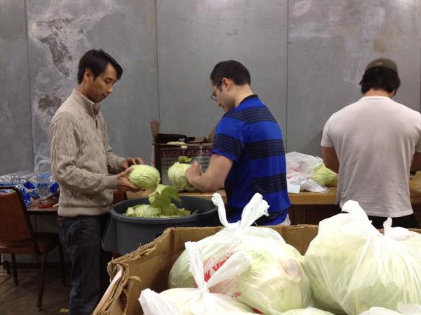 justinkimie's tweet photo. This evening we teamed up with @HelpingHandsIE (Helping Hands Pantry in SBD) to prepare food for distribution #CA31 #P2 http://t.co/kCsn1WJa