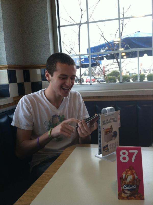 _indigowhispers's tweet image. Say hello to my insane boyfran @geckogrady #somanyproblems