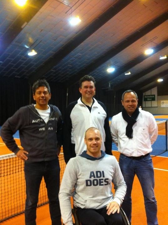 SimonTENNISnl's tweet photo. SimonTennis ontmoet Emile Roemer voor overleg gehandicaptensport, samen met grandslamwinnaar Maikel Schefflers http://t.co/khfY1yA9