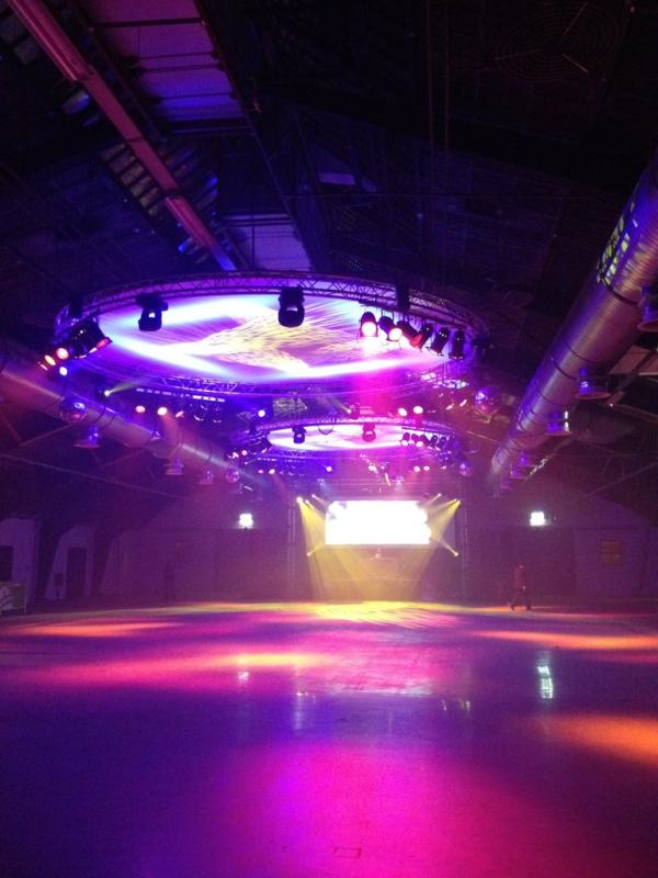 RFShows's tweet photo. We zijn er klaar voor @StudentzParty #RAChallen http://t.co/Kn3aJ2G1