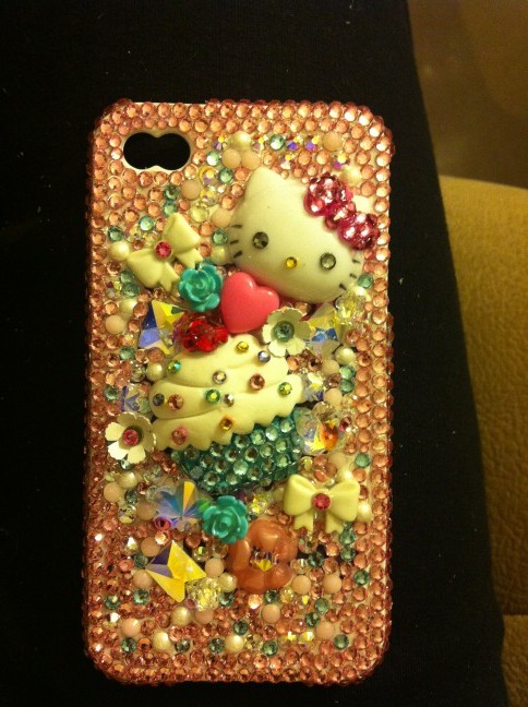 My latest custom Hello Kitty ipone case !! http://t.co/ZQHwEjm5