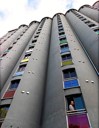 AnnaKjHolm's tweet photo. Sykt kult, de har laget leiligheter av en silo, sør for sinsen, oslo.
http://t.co/EcQDGgko .... #SerDu @HelierCummins http://t.co/Q7jihWC4