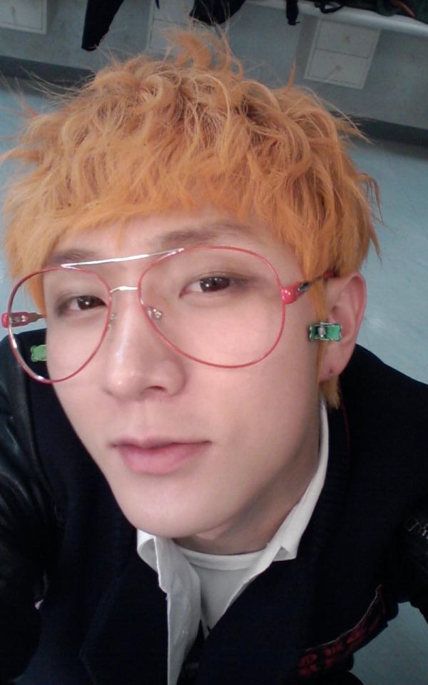 CHAOS_HJ's tweet photo. 기상!!!!!!!!!!!영원한 일등 희재입니다.
어제 후속곡 잘들으셧나여???어떠셧나여??..
오늘도 열심히 할테니까 응원많이해주세용~~
그럼 오늘 하루도 화이팅!!!!감기 조심하쎄여!!^^
카오니스♥ http://t.co/iC6rpRHN