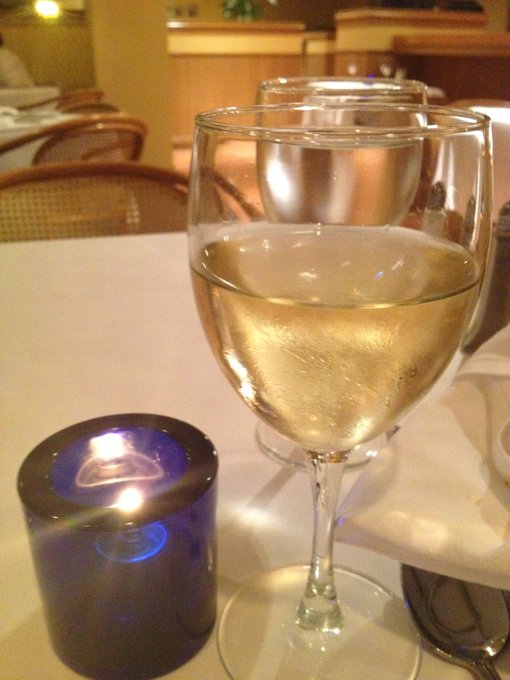 Nothing like a nice glass of wine to start my dinner. http://t.co/pDzMaPJ7