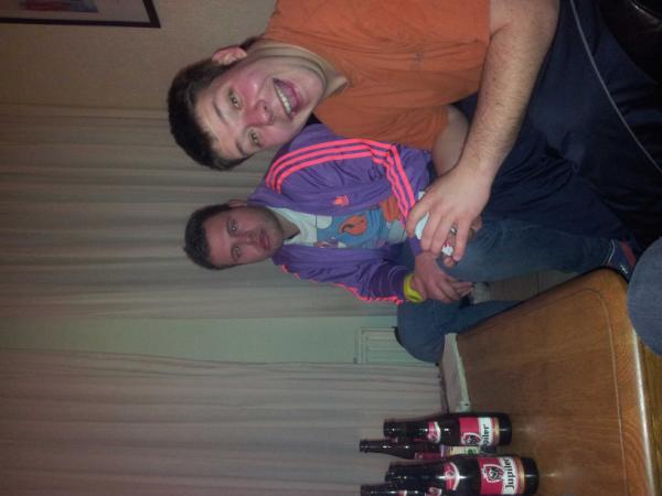 crazyedje's tweet photo. Biertjes en kaartjes @Nouudd @De_Kunder #kunderke http://t.co/8REQTGm3