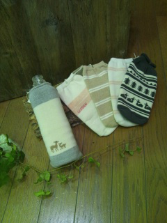 糸季 Organic Natural A Twitter 奈良のお土産に 靴下型ペットボトルホルダーがおすすめ 靴下生産日本一の奈良県産 ペットボトルにぴったりフィット 洗えて衛生的 もちろんオーガニックコットン使用です 鹿柄が一番人気 Http T Co Vfzndcmf