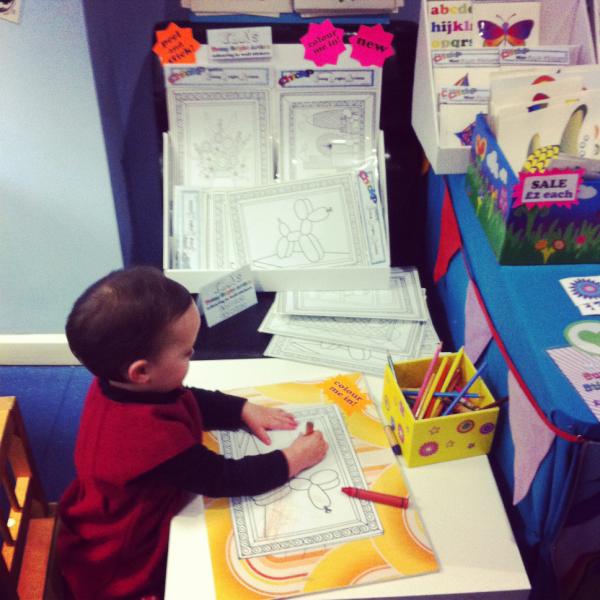 cosmic_chickp's tweet photo. some colouring action at the Valentines Vintage Fayre! http://t.co/NvJsdg9x